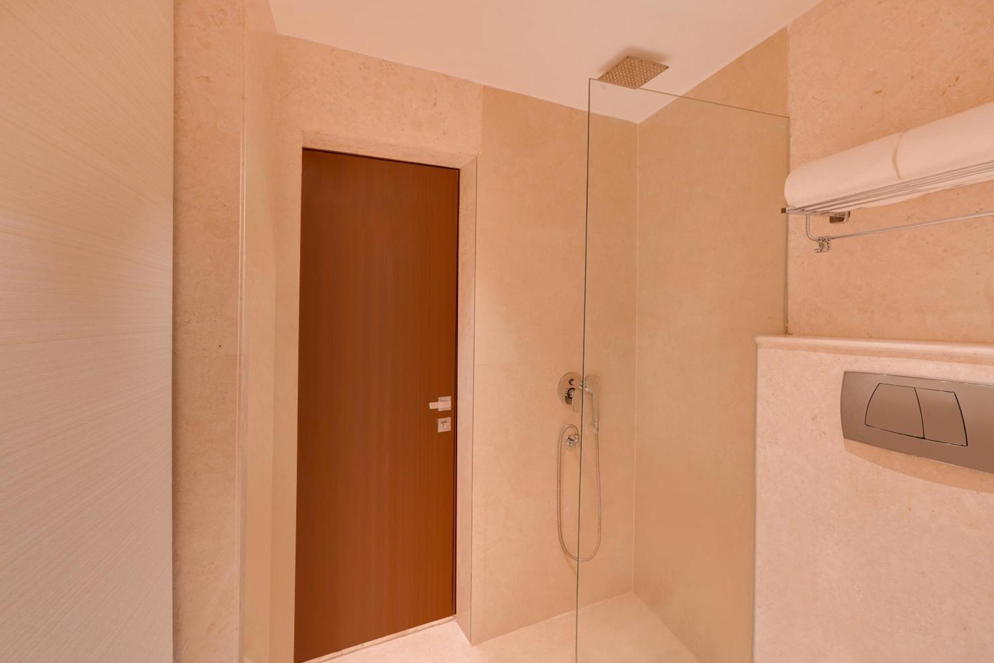 Lemon Tree Hotel, Noida Dış mekan fotoğraf